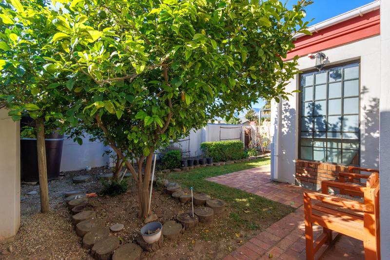To Let 4 Bedroom Property for Rent in Gordons Bay Central Western Cape